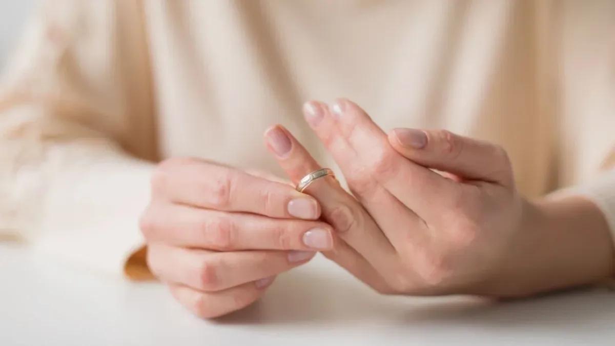 تحديات المطلقة في فرص الزواج الثاني: الواقع والحلول العملية